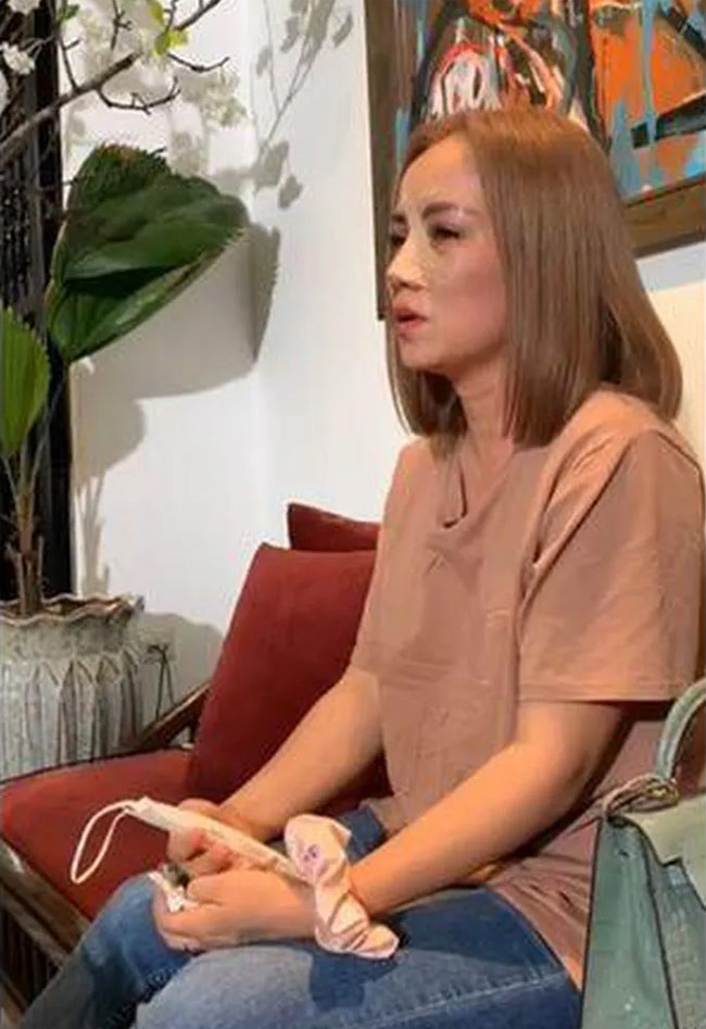 Ngày 22/6/2021, Hoàng Yến bị Cao Thắng đấm chảy máu mũi, dùng dao đe dọa tại một quán ăn. Nữ diễn viên cho biết, khi đi cấp cứu, các bác sĩ kết luận cô bị gãy xương mũi chính. (Ảnh: Tổ quốc)