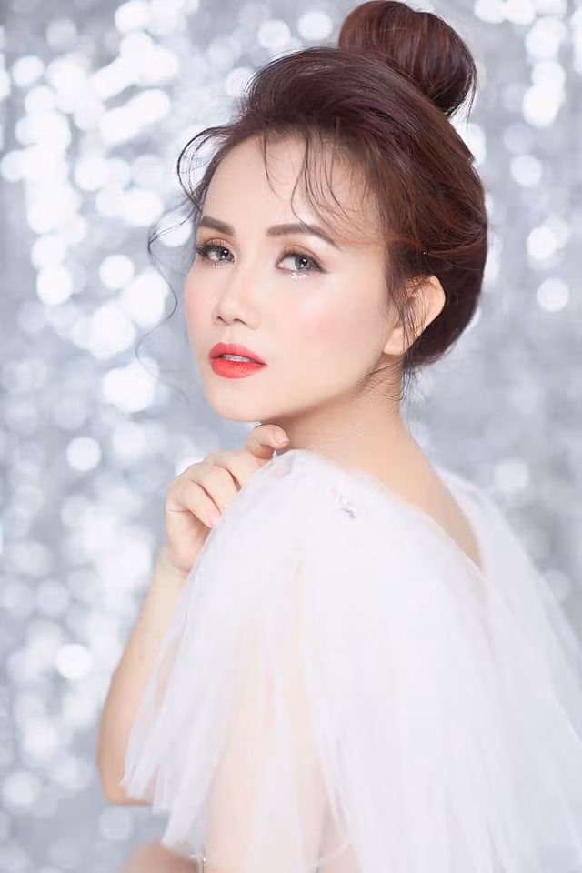 Mặc dù đã tham gia rất nhiều vai diễn nhưng Hoàng Yến được nhiều người nhớ tới kể từ vai cô Xuyến trong bộ phim truyền hình “Về nhà đi con” đóng năm 2018.