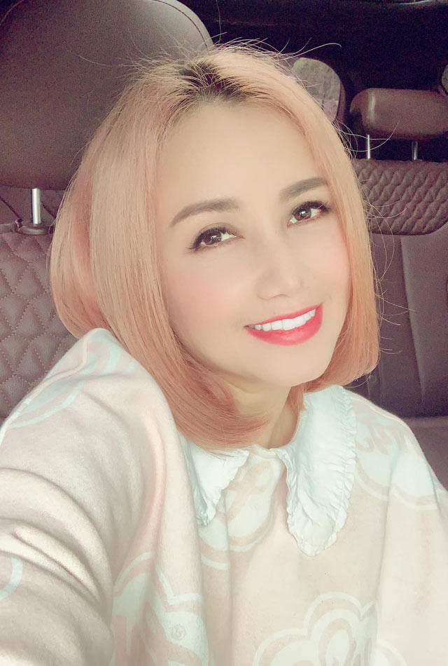 Hoàng Yến đã trải qua 4 đời chồng và có 3 con gái. Cô đều là người chủ động ly hôn sau mỗi cuộc hôn nhân.