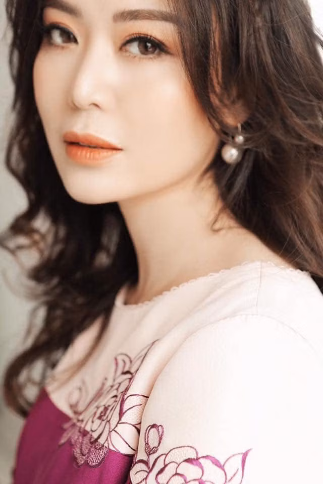 Năm 2014 và 2017, Thu Thủy bị dính scandal “giật chồng”. Trước những lời tố này cô chỉ im lặng và từ chối trả lời.