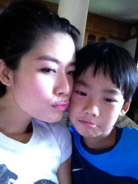 Xinh đẹp và thông minh nhưng cuộc sống riêng tư của Thu Thủy lại khá trắc trở. Năm 2002 cô kết hôn với một người đàn ông giàu có và có 1 con trai chung là Duy Anh. Nhưng ba năm sau thì hai người ly hôn.