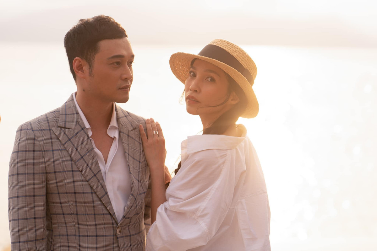 Qua bao nhiêu năm duy trì tình chị em thân thiết với "hoàng tử sơn ca", Hiền Thục bày tỏ: “Mình và nó chẳng lớn gì mấy… Thời gian trôi, ấu thơ ở lại, vẫn thương như ngày thơ dại”.