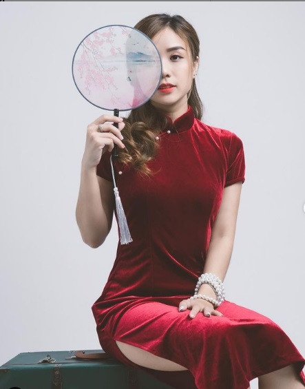 Vợ cũ Hoài Lâm nhanh chóng lấy lại tinh thần sau ly hôn. Cả hai được cho là vẫn giữ mối quan hệ tốt sau những lần nam ca sĩ lên tiếng bênh vực vợ cũ.