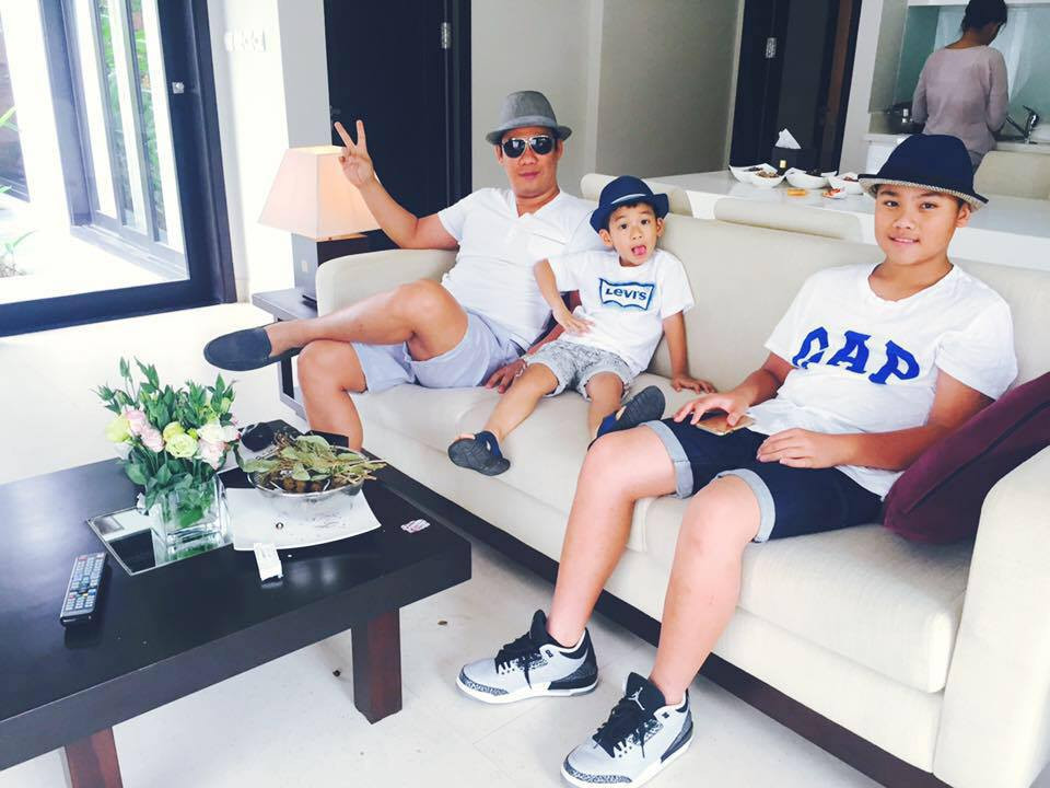 Trên trang cá nhân của mình, chồng cũ Lệ Quyên có vài lần chia sẻ ảnh của Nam Lê bên Kỳ Anh - con trai chung của anh với Lệ Quyên.