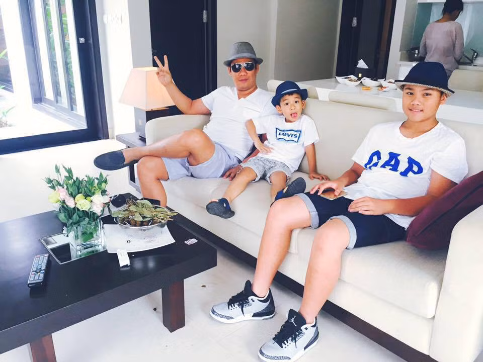 Trên trang cá nhân của mình, chồng cũ Lệ Quyên có vài lần chia sẻ ảnh của Nam Lê bên Kỳ Anh - con trai chung của anh với Lệ Quyên.