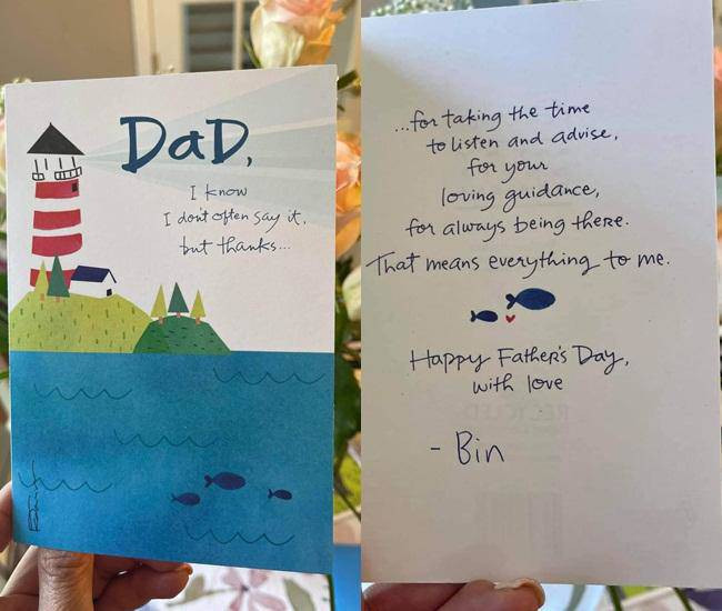 Trong bức ảnh của con trai được gửi về từ Mỹ mà đại gia Đức Huy chia sẻ, Nam Lê (tên ở nhà là Bin) viết thư tay gửi bố nhân Ngày của Cha.