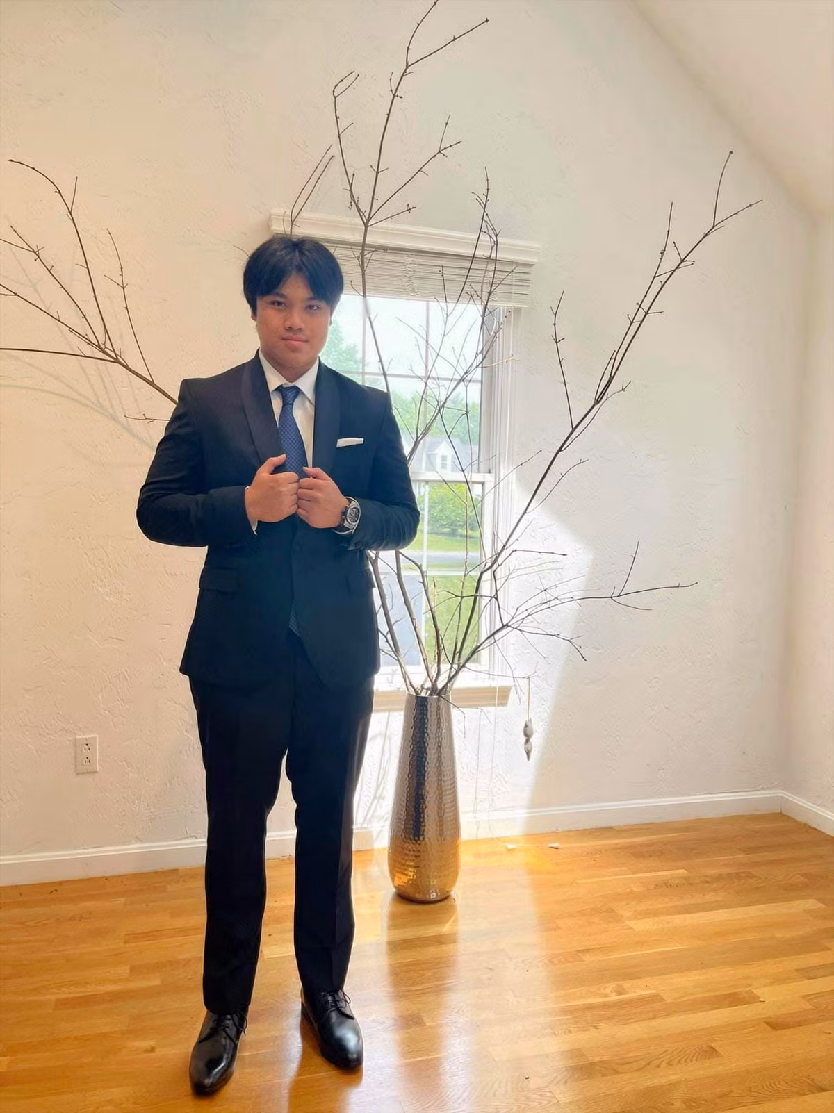  Con riêng của chồng cũ Lệ Quyên cao lớn, chững chạc, vóc dáng và gương mặt có nhiều nét giống bố.