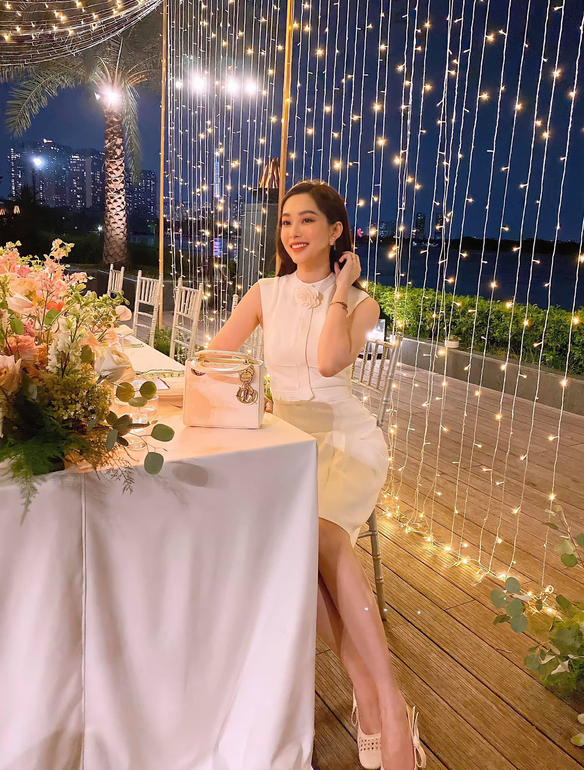 Không chỉ xinh đẹp, Thu Thảo còn khéo chiều chồng và chăm con.