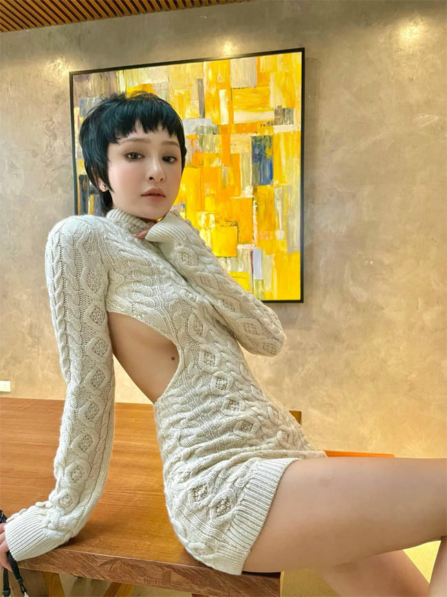 Trước những nghi vấn đó, trên trang cá nhân, nữ ca sĩ thẳng thắn: “Rất nhiều bạn inbox hỏi Hiền rằng sửa mũi ở đâu… Hiền sẽ trả lời một lần luôn cho ai thắc mắc. Hiền không can thiệp sửa mũi mà có sử dụng chất làm đầy là filler…”.