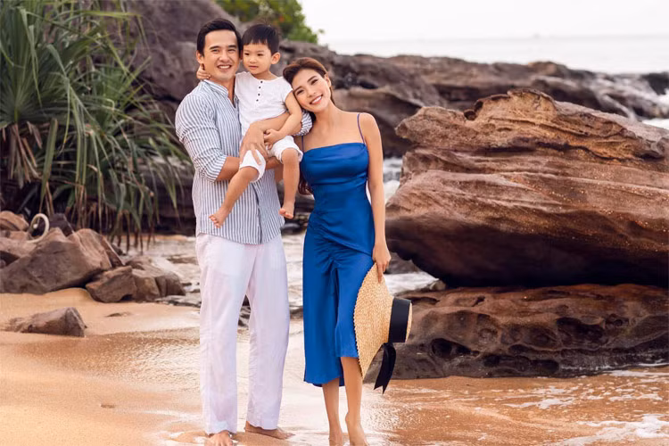 Trước kia Lương Thế Thành không thích vợ mặc quá sexy nhưng từ khi vợ đại tu nhan sắc và thay đổi gu ăn mặc, nam diễn viên lại ủng hộ vì thấy vợ ngày càng đẹp hơn.