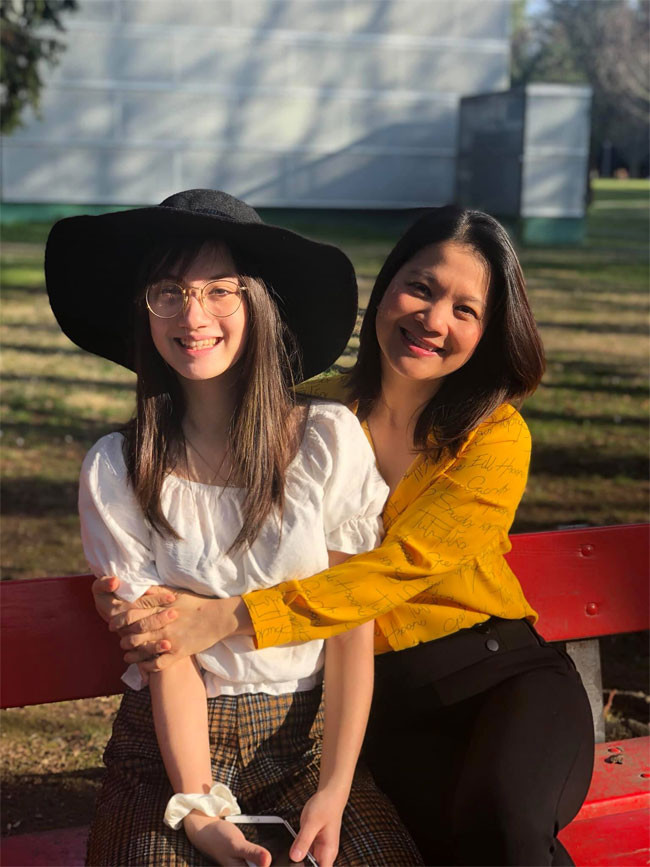 Mẹ là người Việt Nam, bố là người lai Áo - Italy, lại thừa hưởng những nét đẹp của cả bố và mẹ nên Giulia có vẻ ngoài rất xinh xắn.