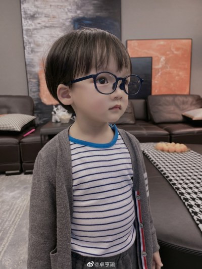 Dung mạo con trai của nữ diễn viên đóng thế được cho là thừa hưởng nhiều nét đẹp từ bố mẹ.