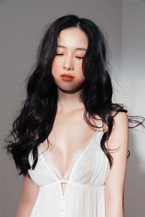 Ngoại hình của Jun Vũ được cho là hoàn hảo hơn kể từ khi cô nâng ngực.