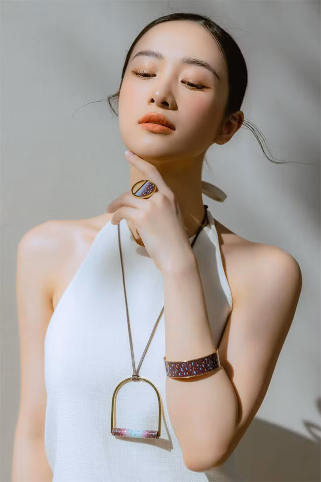 Những bộ phim Jun Vũ tham gia gồm: “Chuyến đi của thanh xuân”, “12 chòm sao: Vẽ đường cho yêu chạy”, “Tháng năm rực rỡ”…