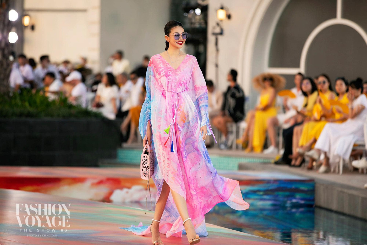 Quản lý fanpage của Thanh Hằng lập tức đáp lại: "Chị đẹp rớt cả giới tính của bé admin".