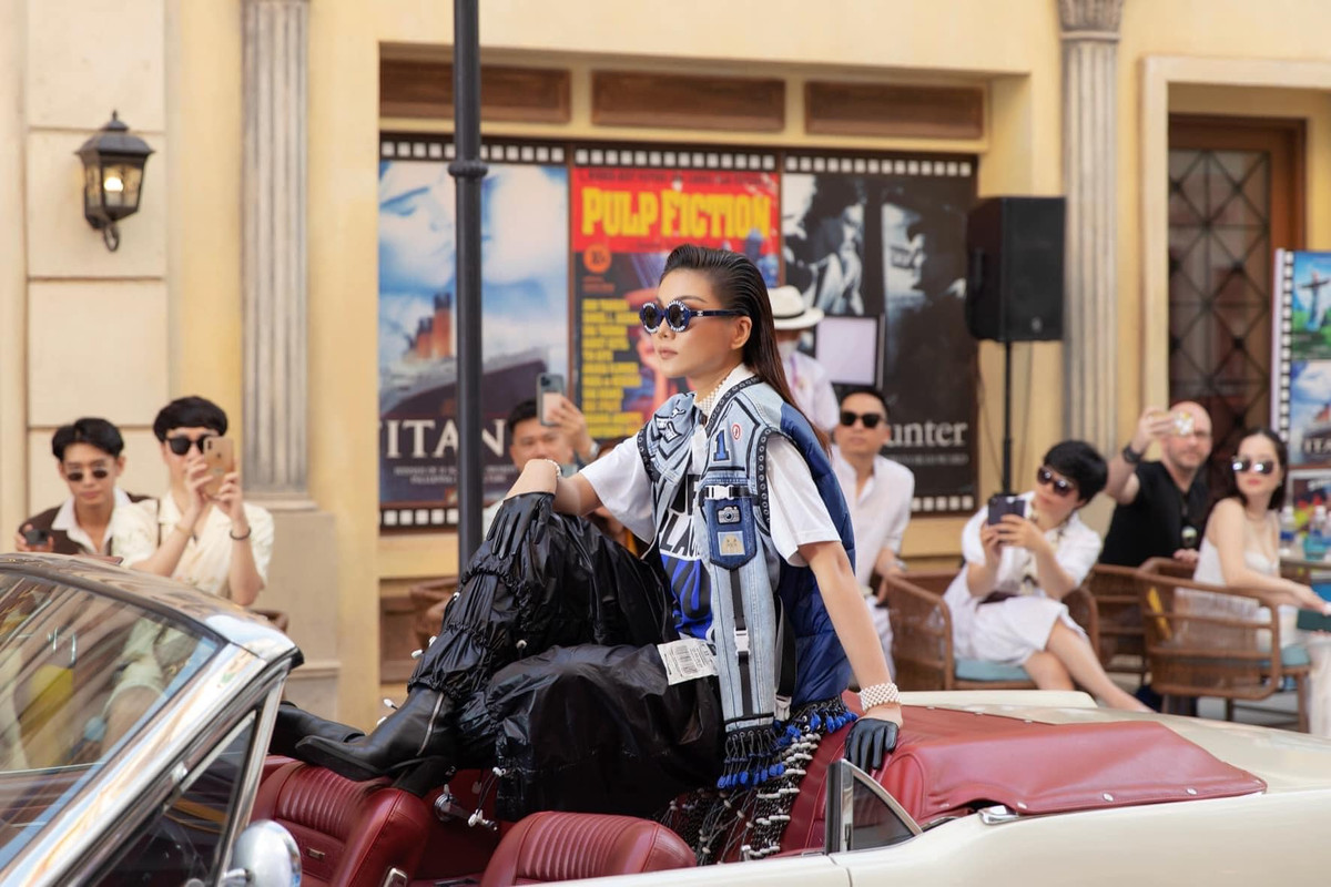 "Chị đẹp Vbiz" thu hút mọi ánh nhìn nhờ vẻ ngoài cá tính, đẹp cuốn hút.