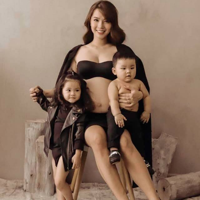 Trải qua ba lần sinh con liên tiếp nên ca sĩ Hải Băng cũng bị rạn da bụng rất nhiều.