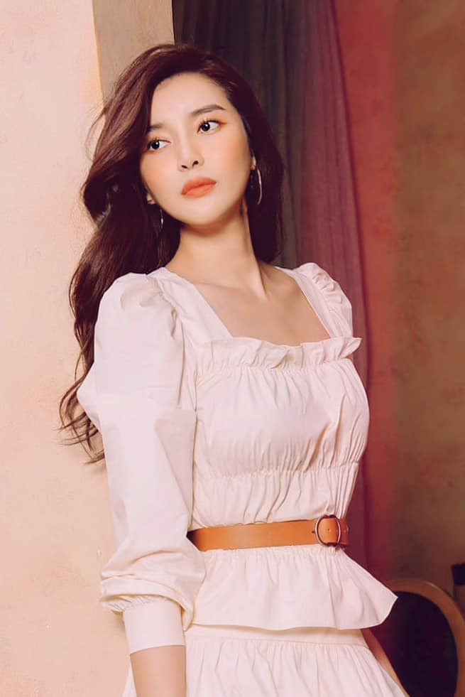 Ngắm vẻ đẹp gợi cảm của "Hoạn Thư" Cao Thái Hà.