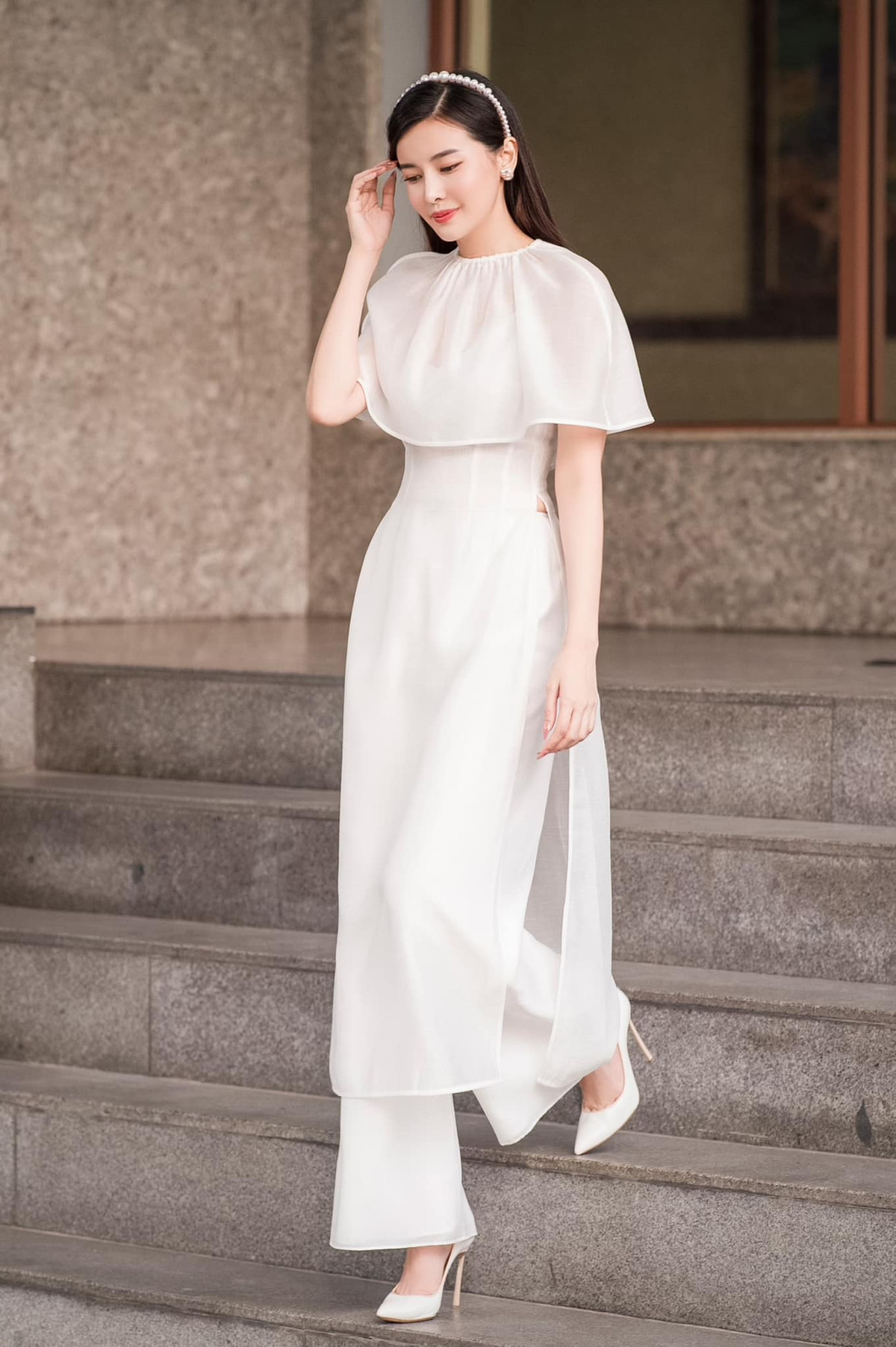 Dù vậy không thể phủ nhận khả năng diễn xuất và sự đầu tư cho vai diễn của mỹ nhân họ Cao. Trước "Kiều", hai bộ phim truyền hình đình đám là "Tiếng sét trong mưa" và "Bán chồng" mà nữ diễn viên tham gia đã giúp tên tuổi của cô tỏa sáng. Ảnh: Lê Chí Linh.