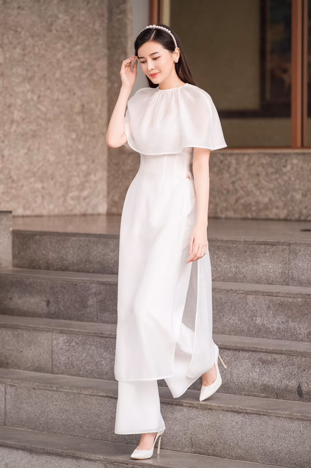 Dù vậy không thể phủ nhận khả năng diễn xuất và sự đầu tư cho vai diễn của mỹ nhân họ Cao. Trước "Kiều", hai bộ phim truyền hình đình đám là "Tiếng sét trong mưa" và "Bán chồng" mà nữ diễn viên tham gia đã giúp tên tuổi của cô tỏa sáng. Ảnh: Lê Chí Linh.