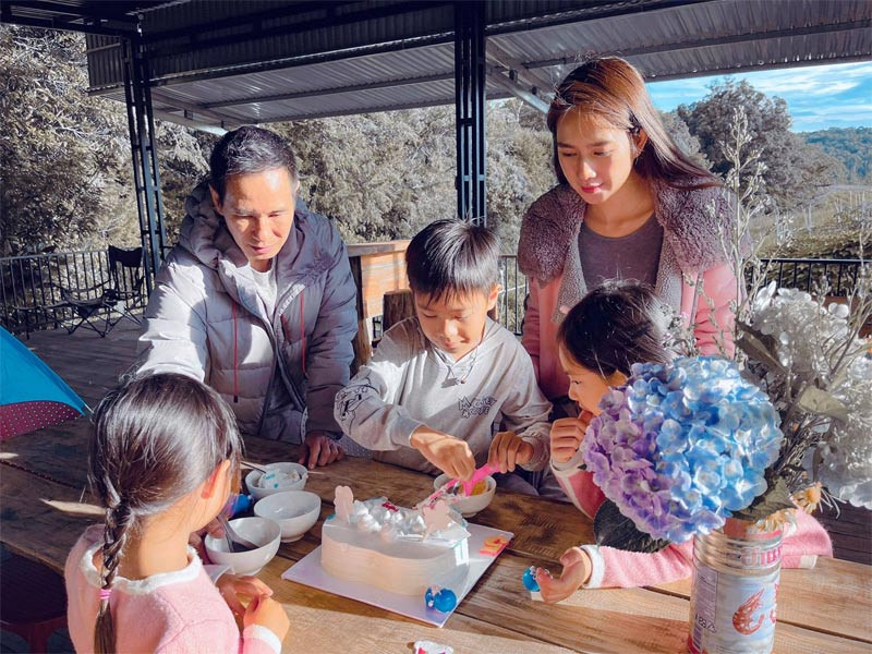 Ngày 9/7, Lý Hải – Minh Hà tổ chức sinh nhật cho con trai út ở trang trại. Buổi tiệc sinh nhật thật đáng nhớ với các bé khi bữa tiệc được tổ chức giữa bao la thiên nhiên.