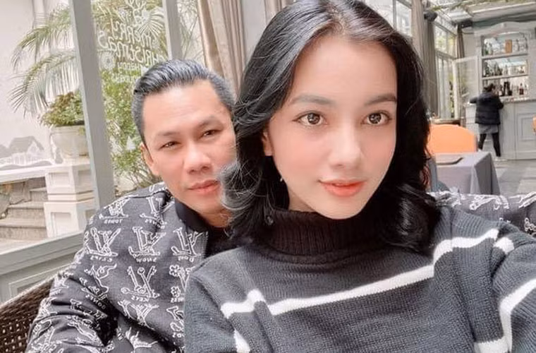 Nhan sac nguoi tinh tin don kem 27 tuoi cua chong cu Le Quyen