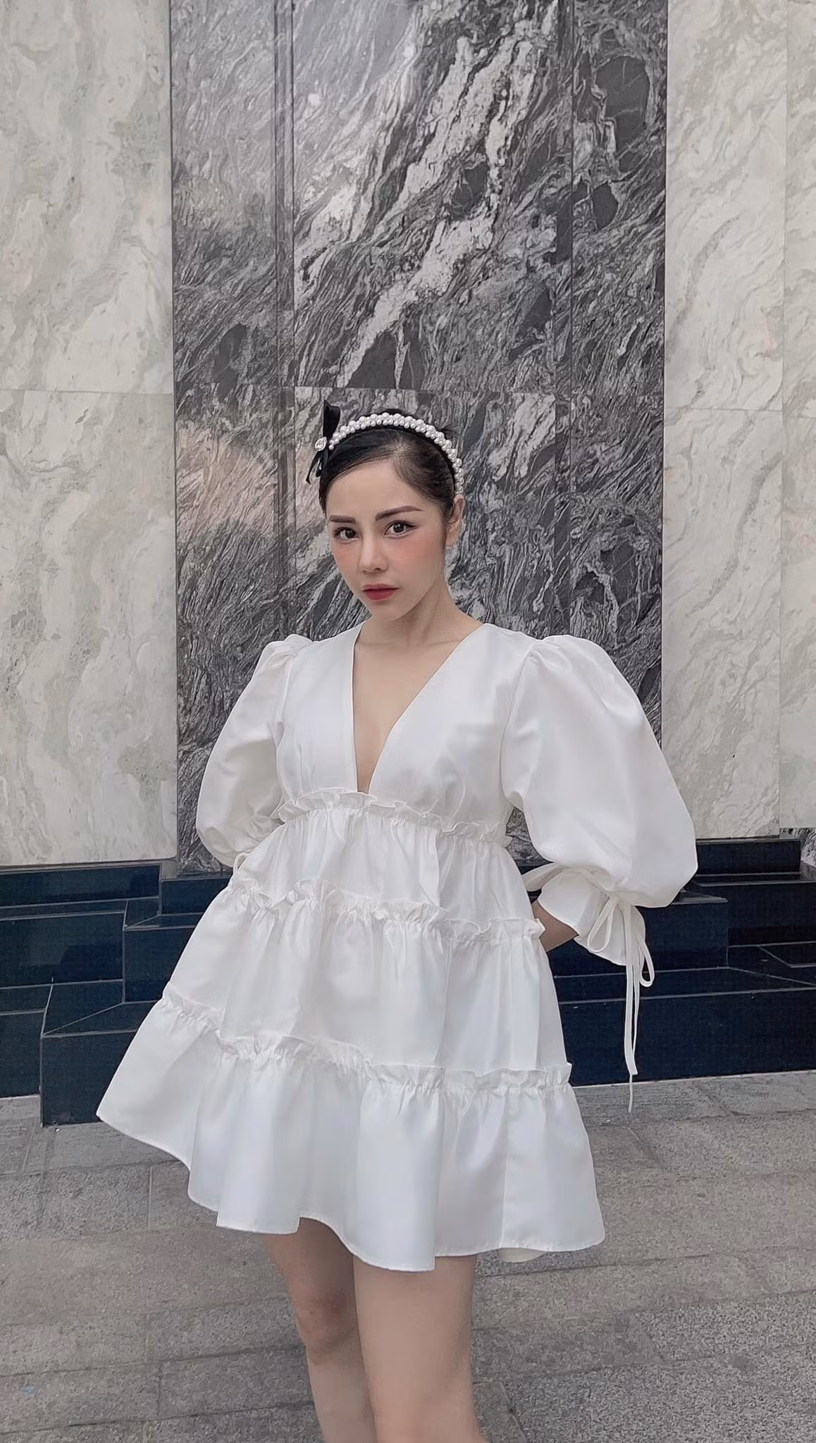 Từ khi yêu, dù bạn trai vướng không ít ồn ào nhưng MC Bạch Lan Phương vẫn đồng hành cùng nửa kia. Mới đây, Huỳnh Anh vướng lùm xùm bị tố nợ 200 triệu đồng không trả. Trả lời trên iOne, nam diễn viên than công việc gặp khó khăn do COVID-19 dẫn đến việc trả chậm, chứ không có chuyện quỵt nợ.