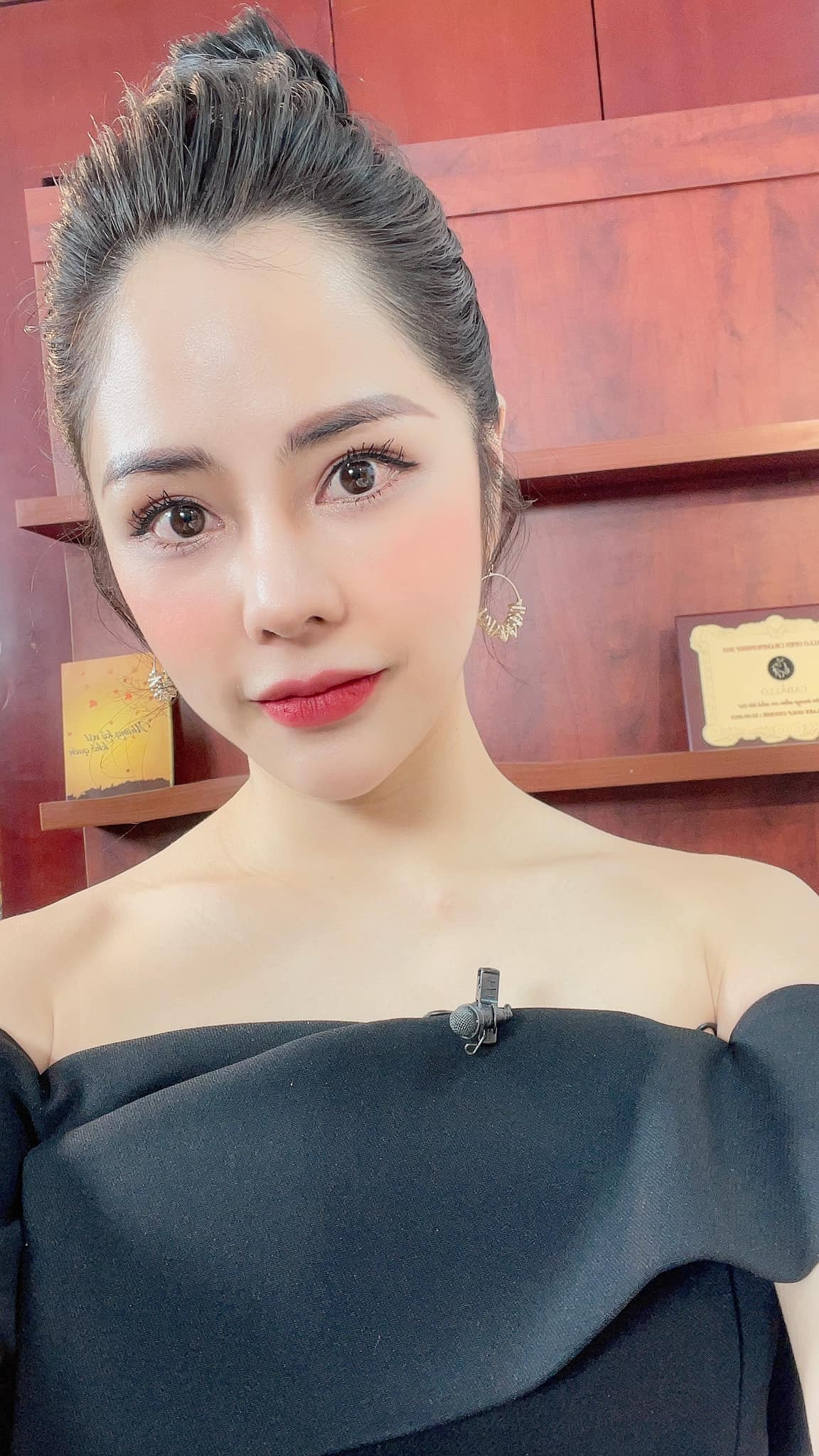 Bạn gái hơn Huỳnh Anh 6 tuổi từng trải qua hôn nhân đổ vỡ và có một cô con gái.