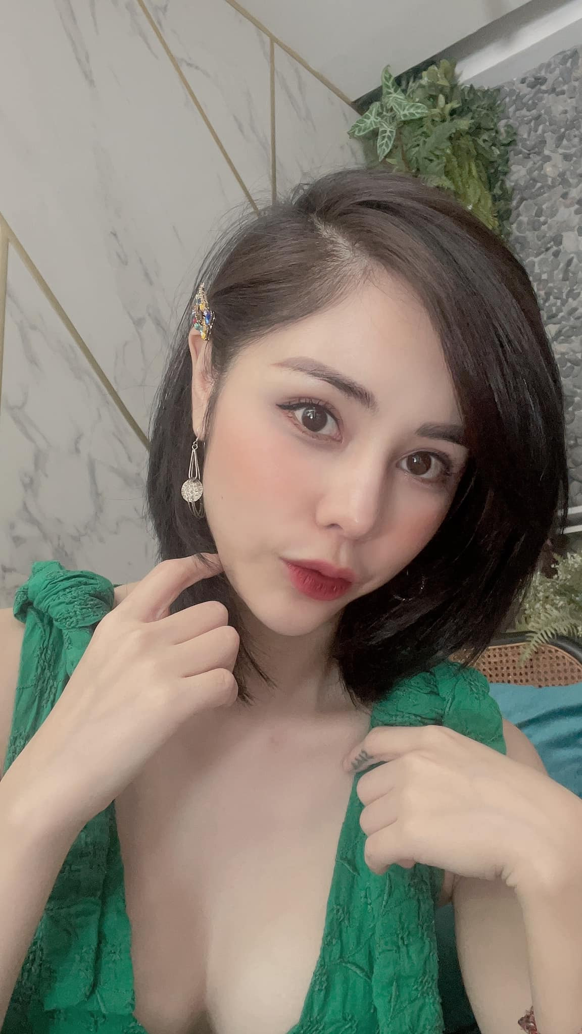 Bước sang tuổi 35, MC Bạch Lan Phương vẫn trẻ trung, gợi cảm.