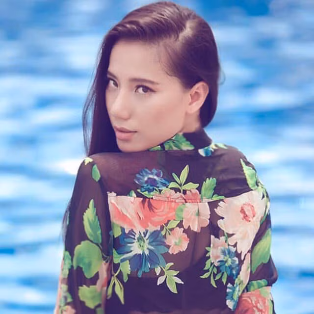 Con gái lai 5 dòng máu cực đáng yêu của Chung Thục Quyên Con gai lai 5 dong mau cuc dang yeu cua Chung Thuc Quyen