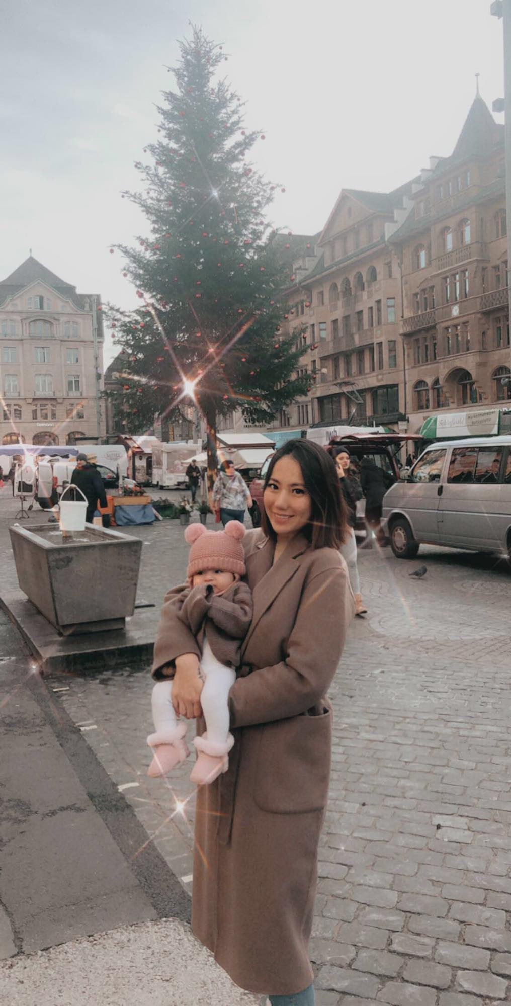 Cuộc sống yên bình của Chung Thục Quyên ở trời Tây. Cô không có ý định quay trở lại showbiz mà chuyên tâm làm kinh doanh.