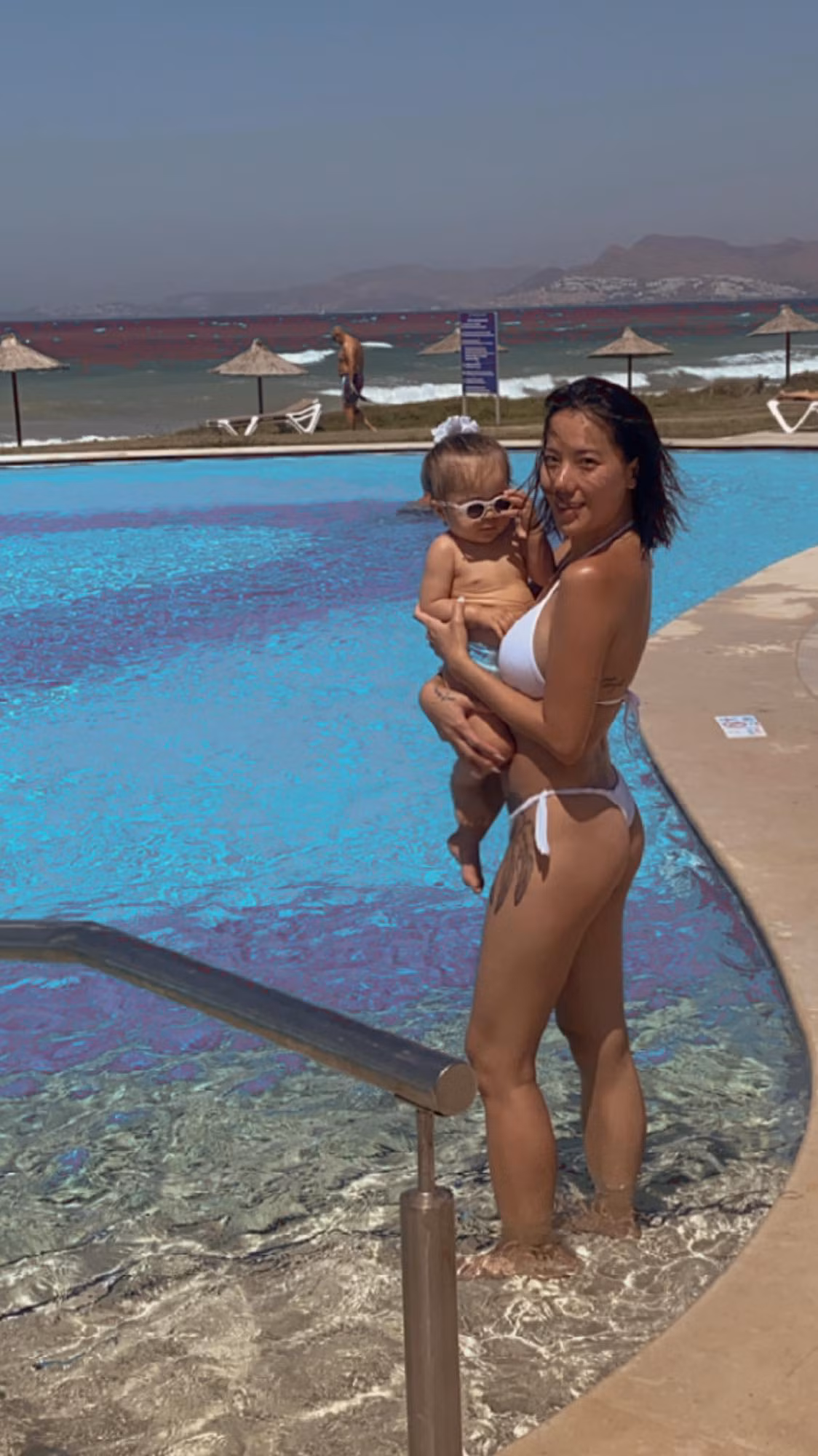 Con gái lai 5 dòng máu của Chung Thục Quyên có đôi mắt to đen láy, nước da trắng và gương mặt bầu bĩnh, đáng yêu.