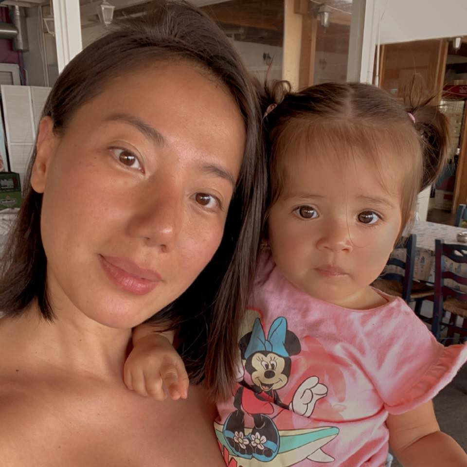 Vài năm trở lại đây, Chung Thục Quyên vẫn khá kín tiếng chuyện đời tư. Dù vậy cô thi thoảng vẫn chia sẻ hình ảnh của con gái lên mạng.