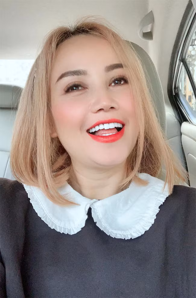 Sau khi ly hôn người chồng thứ 4, diễn viên Hoàng Yến đã có sự thay đổi ngoại hình từ nâng mũi, nâng ngực, làm lại răng.