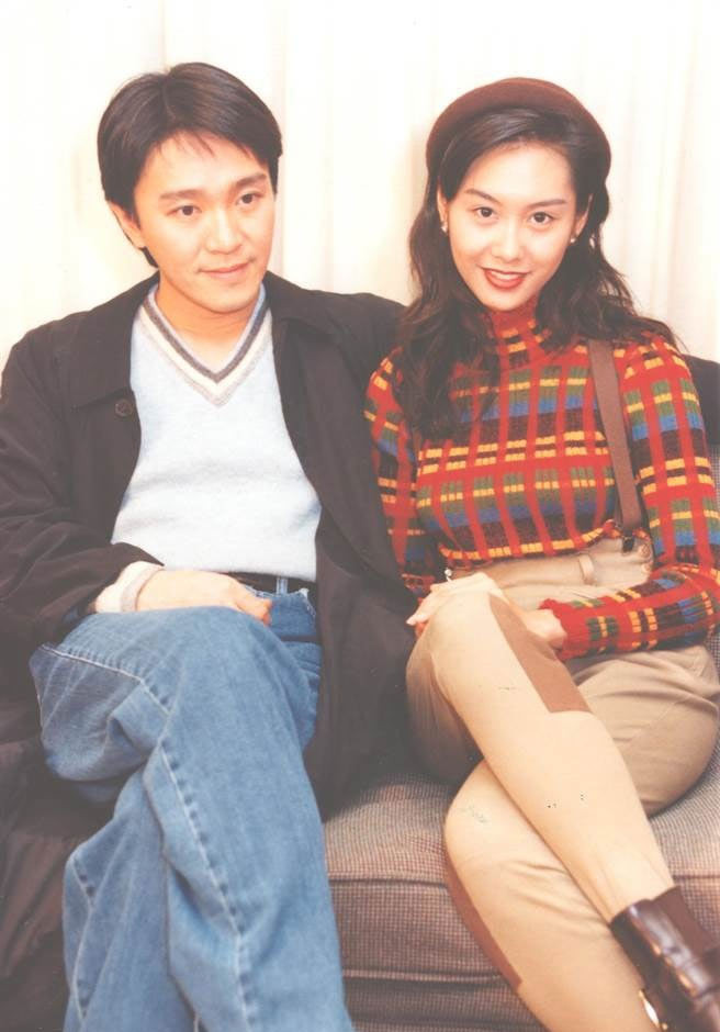 Từ sự kết hợp trên phim ảnh, Chu Ân và Châu Tinh Trì nảy sinh tình cảm, nhưng sau ba năm bên nhau cả hai chia tay. Lý do được cho là họ Châu ngoại tình với Mạc văn Uý. (Ảnh: sina)