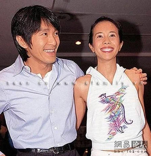 Trong số những người phụ nữ từng hẹn hò với Châu Tinh Trì thì duy nhất có nữ ca sĩ kiêm diễn viên Mạc Văn Uý là người duy nhất anh có ý định cưới. (Ảnh: 163)