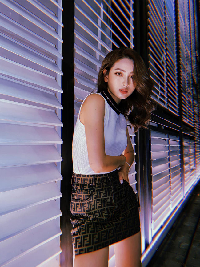 Sở hữu khuôn mặt sắc sảo nên một số người nhận xét Huyền Trang không đóng được những vai hiền