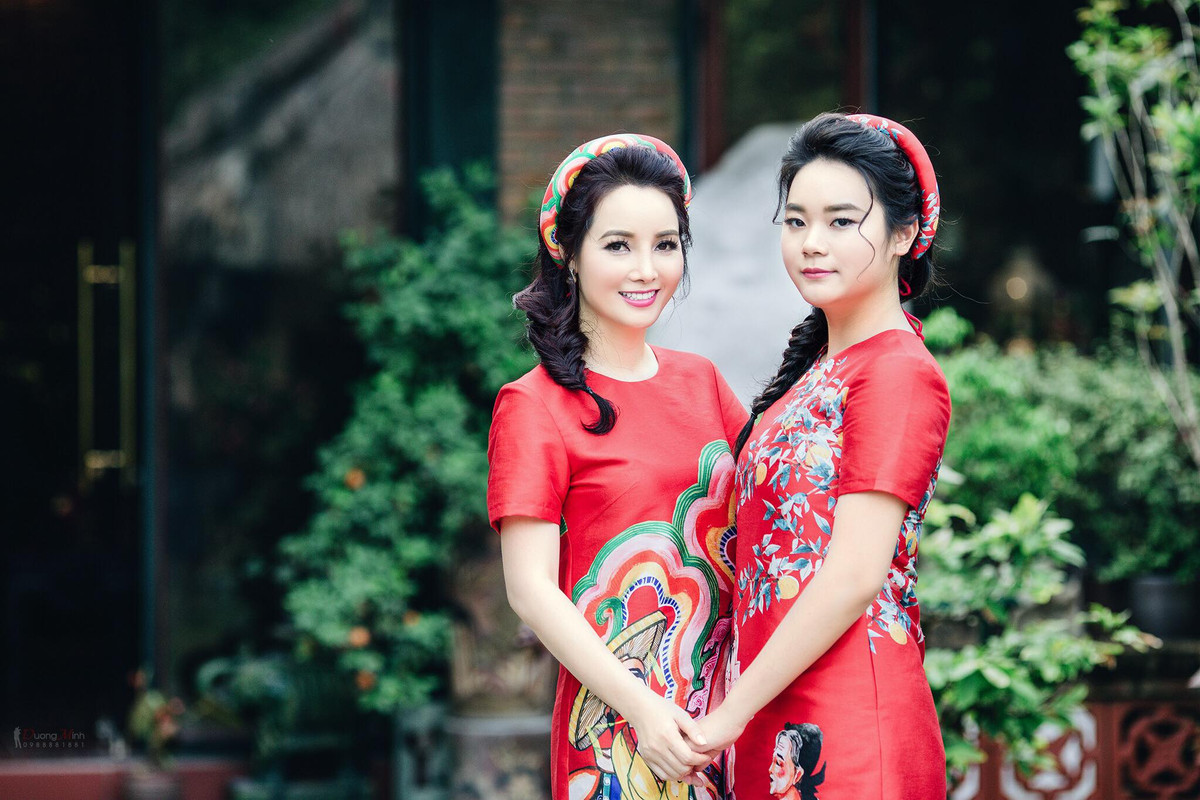 Không chỉ thông minh và đa tài, Huyền Anh còn được thừa hưởng nhiều nét đẹp của cả bố và mẹ.