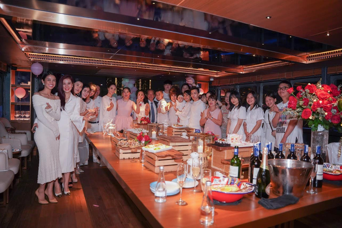  Con gái Mai Thu Huyền mang tên Huyền Anh, vừa được bố mẹ tổ chức tiệc mừng sinh nhật tuổi 18 cực hoành tráng trên du thuyền sang trọng.