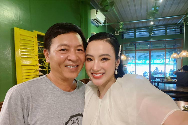 "Có thể không được săn đón như đồng nghiệp nhưng cái tôi có là sự tự tại trong cuộc sống. Sau nhiều năm, tôi thấy mình đã chọn đúng đường. Đây mới chính là cuộc sống tôi hướng tới", Angela Phương Trinh chia sẻ.