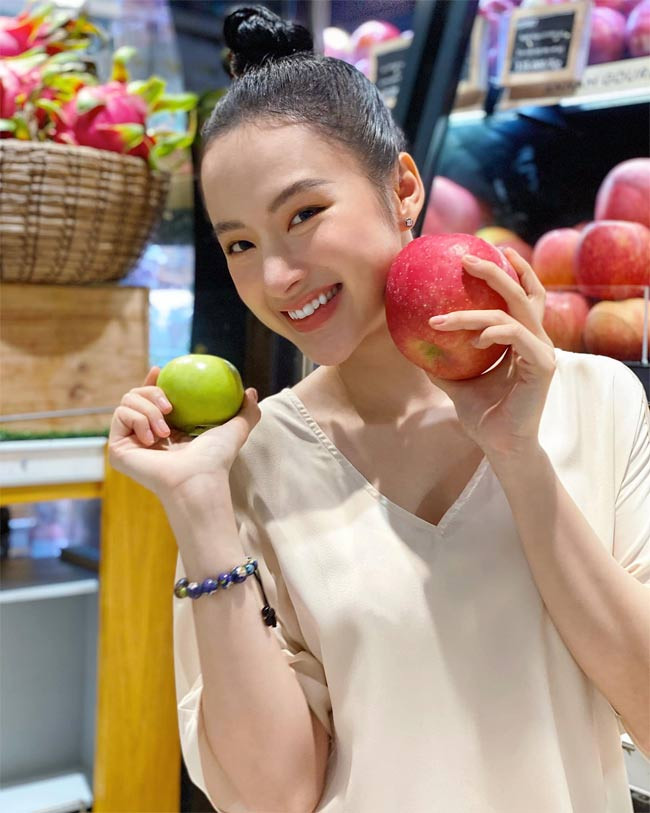 Từ một ngôi sao lắm thị phi, nhiều scandal, Angela Phương Trinh bỗng biến mất khỏi showbiz Việt, lui về ở ẩn.