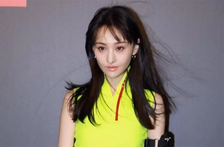 Gia đình Trương Hằng không đồng ý với quyết định “máu lạnh” trên thì Trịnh Sảng kiên quyết không nhận hai đứa trẻ sinh đôi và chối bỏ quyền làm mẹ.