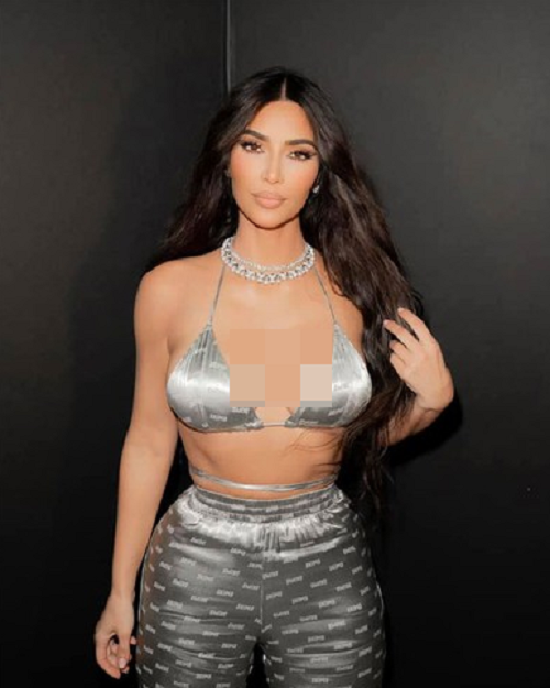 Từ một cô gái vô danh, năm 2007, Kim Kardashian được nhiều người biết tới sau khi clip nóng của cô với bạn trai lúc đó, Ray J bị rò rỉ.