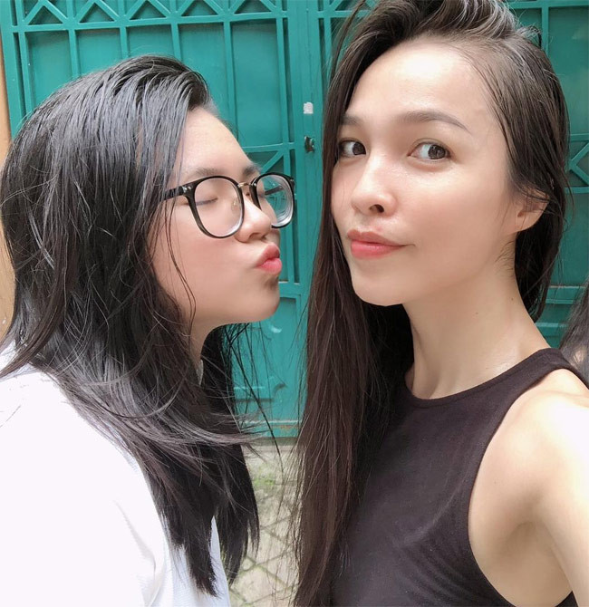 Hiền Thục đã bước vào tuổi 40 tuổi, con gái cô đã 18 tuổi, nhưng nhìn Hiền Thục và Gia Bảo, ai cũng thấy giống như hai chị em.