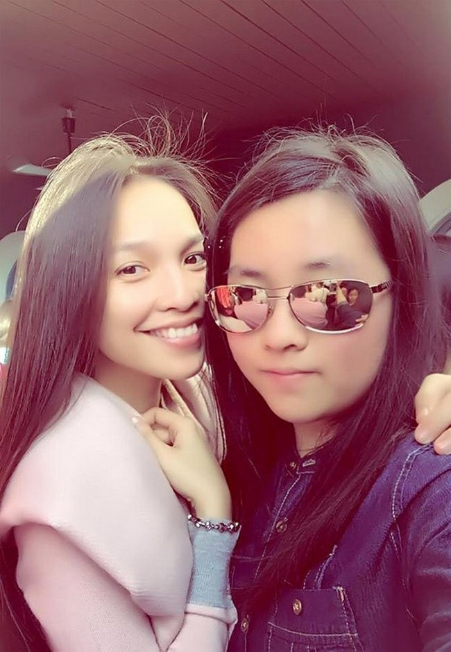 Gia Bảo là kết quả mối tình của Hiền Thục với Tuấn Thăng, trưởng ban nhạc Sài Gòn Boys nổi tiếng một thời.