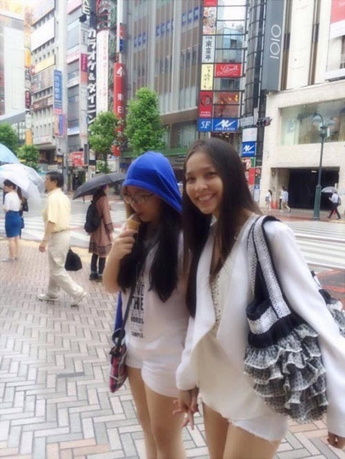 Mặc dù một mình nuôi con vất vả nhưng Hiền Thục lại ngày càng trẻ xinh và so với thời thanh niên, cô không hề già đi chút nào.