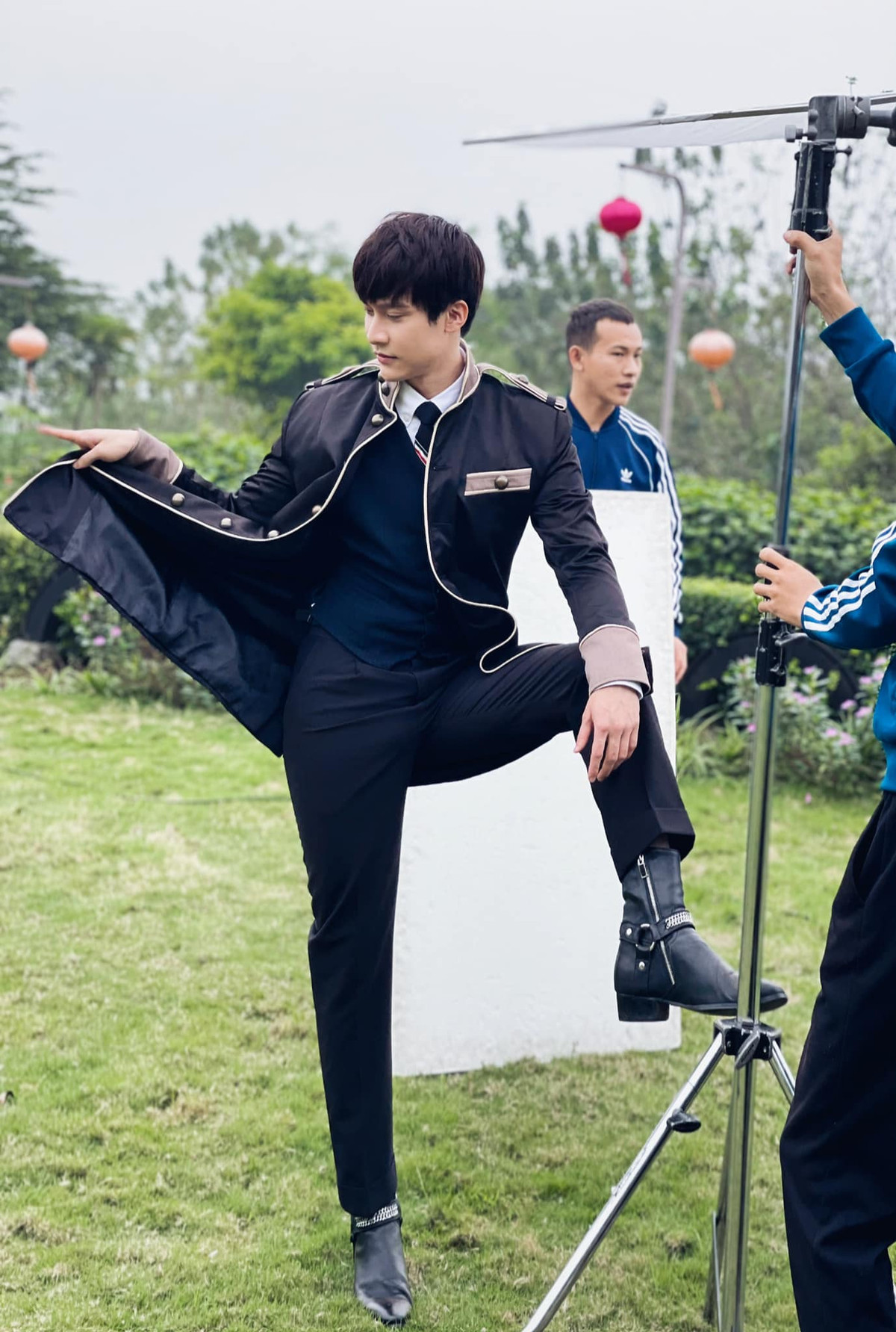 Tham gia "Trở về giữa yêu thương", Đăng Dũng nhận được nhiều sự quan tâm của khán giả. Anh được nhiều người biết đến kể từ khi tham gia phim sitcom “5S Online”.