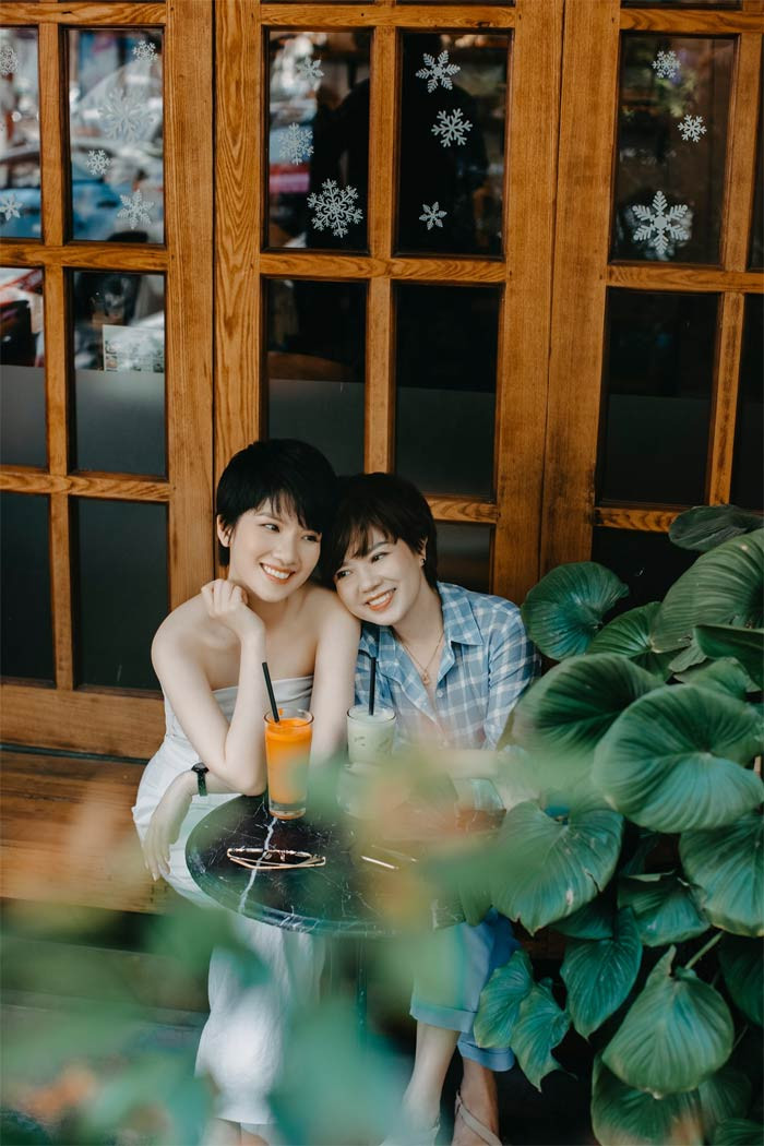 Sau ly hôn, Ngọc Huyền giữ im lặng một thời gian và không cập nhật thông tin trên trang cá nhân vì không muốn ồn ào ảnh hưởng tới cuộc sống riêng.