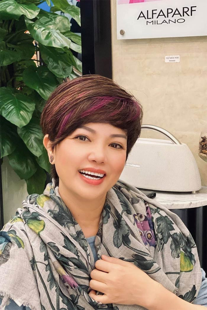 Sở hữu khuôn mặt đẹp, vóc người nhỏ nhắn nên nhìn Ngọc Huyền trẻ hơn tuổi 60 của mình rất nhiều.