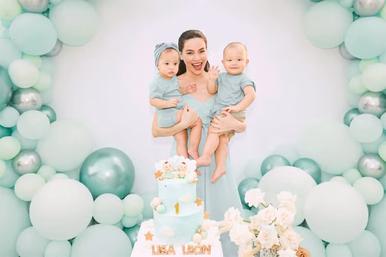 Ngày 4/11, cặp song sinh Lisa và Leon, con của Hồ Ngọc Hà và Kim Lý tròn 1 tuổi.